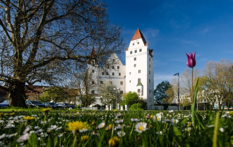 Urbanes Leben an der Schlosslände