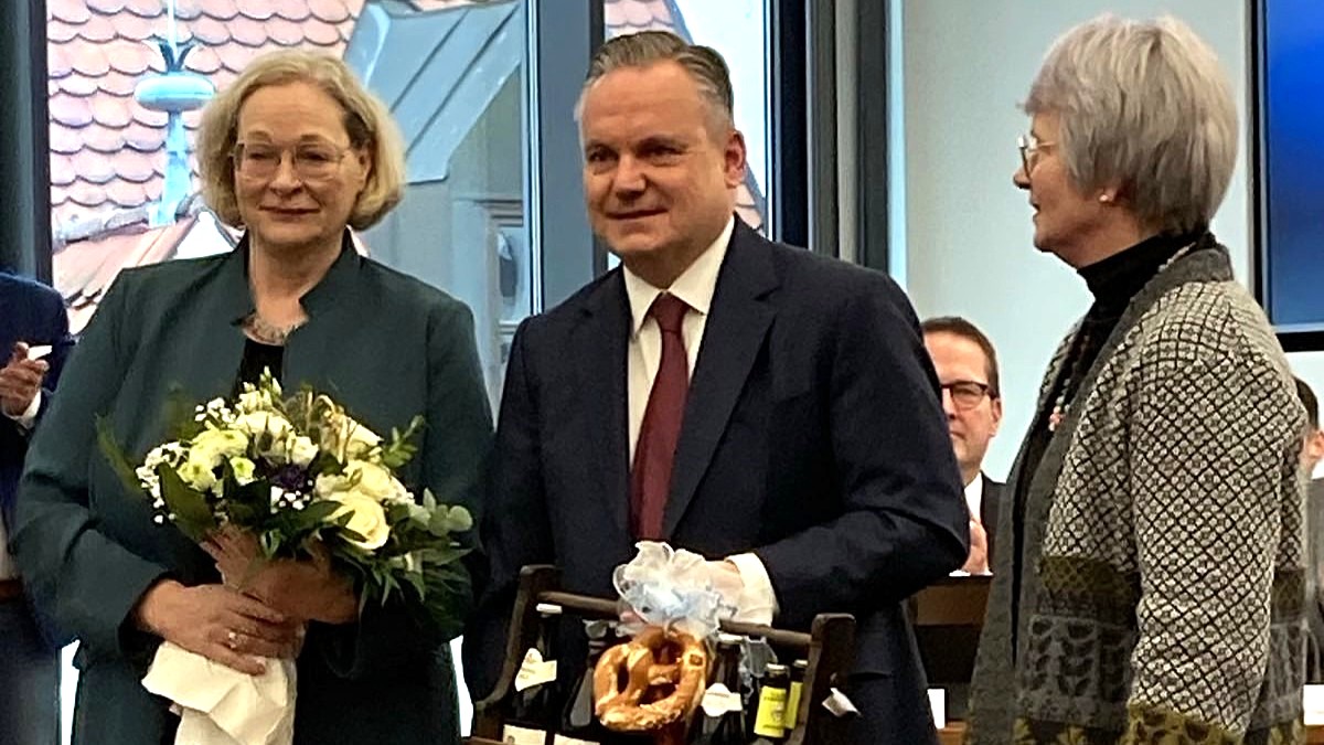 „Über alle Parteizugehörigkeiten hinweg hat sich Christian Scharpf um das demokratische, konstruktive Zusammenwirken in der politischen Arbeit verdient gemacht."