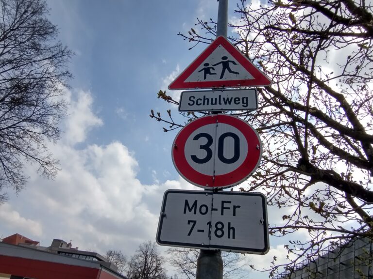 Reduzierung von Unfallgefahren vor Schulen im Stadtgebiet