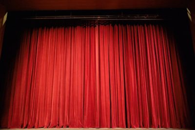 Vorhand einer Theaterbühne